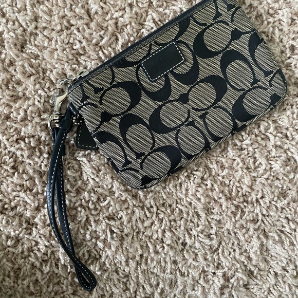 Coach Black and Gray Clutch with Signature Pattern - Picture 5 of 7